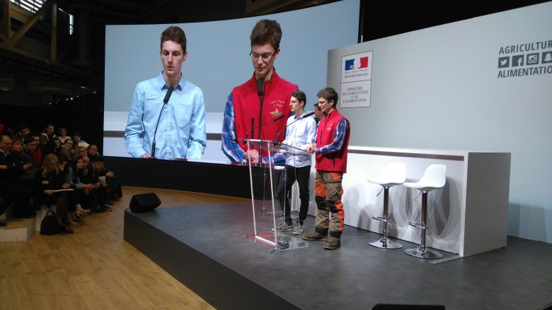 image noiretable_1.jpg (2.5MB)